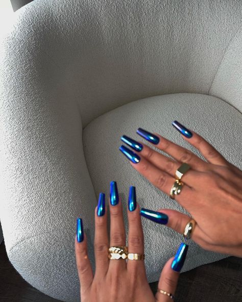 Blue Chrome Nails Acrylic, Chrome Nails Designs Blue, Gold And Blue Nails Design, Nails Chrome Blue, Gold And Blue Nails, Blue Nails Chrome, Blue Nails Simple, Blue Metallic Nails, Chrome Nails Acrylic