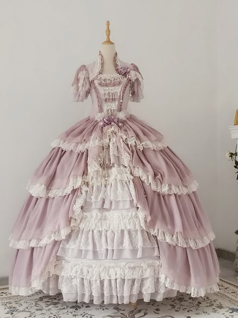 Gothic Aristocrat, Victorian Dress Gown, Victorian Ball Gowns, Victorian Era Dresses, Gaun Abad Pertengahan, Dress Queen, Closet Tour, Yule Ball, Op Dress