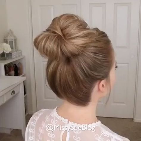 Easy Bun Tutorial, Super Easy Bun, Bun Easy, Easy Bun, Bun Tutorial, Hair Braid Videos, Peinados Fáciles Para Cabello Corto, Bun Hairstyles For Long Hair, Penteado Cabelo Curto