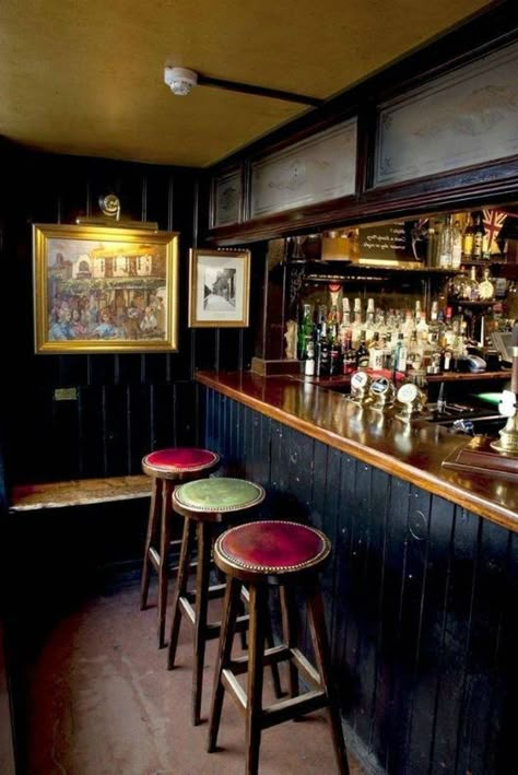 Irish Pub Interior, Irish Pub Decor, Laramie Project, Room Arrangement Ideas, Pub Interior Design, Speakeasy Decor, Coin Bar, Room Arrangement, Pub Interior