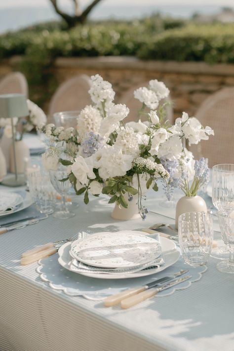 White Flower Centerpieces, Blue White Weddings, Blue Centerpieces, White Centerpiece, White And Blue Flowers, Chateau Wedding, Wedding Floral Centerpieces, Blue Wedding Flowers, Wedding Event Design