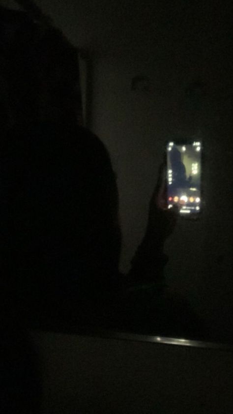 Dark Mirror Pics, Dark Mirror Selfie, Mirror Selfie Dark, Mirror Selfie No Face, Finsta Ideas, Mirror Pic Black, Mirror Pics No Face, Aesthetic Blurry Mirror Selfie, Iphone Selfie