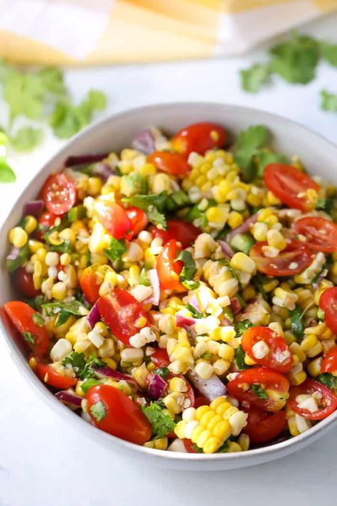 Fresh crunchy corn, juicy cherry tomatoes, and jalapeno make this summer corn salad the perfect summer side. #cornsalad #veggies Corn Tomato Salad, Crunchy Corn, Cherry Tomato Salad, Tomato Relish, Summer Veggies, Summer Corn Salad, Easy Salad, Summer Corn, Corn Salad