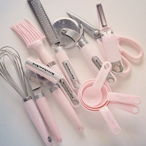 Pink Kitchen Utensils, Pastel Kitchen, Letter Diy, Smart Tiles, Baking Utensils, Cooking Supplies, Pink Kitchen, Cute Kitchen, Pink Houses