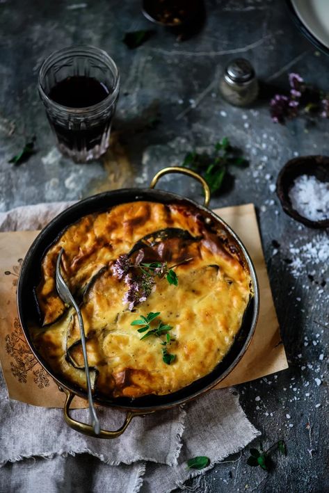 Recette de la vraie moussaka grecque - Marie Claire Moussaka Recipe, Wedding With Kids, Marie Claire, Food Lover, Feta, Mashed Potatoes, A Table, Good Food, Food And Drink