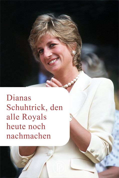 Lady Diana war eine der ganz großen Modeikonen des 20. Jahrhunderts. In den letzten Jahren treten viele Royals im wahrsten Sinne des Wortes in ihre Fußstapfen. Mit diesem simplen und dennoch praktischen Schuhtrick inspiriert Diana die Looks der europäischen Königshäuser bis heute noch. #LadyDiana #LadyDianaStyle #LadyDianaOutfit #LadyDianaAlter #LadyDianaSchuhe Lady Diana Style, Princes Diana, Royals, Lady Diana