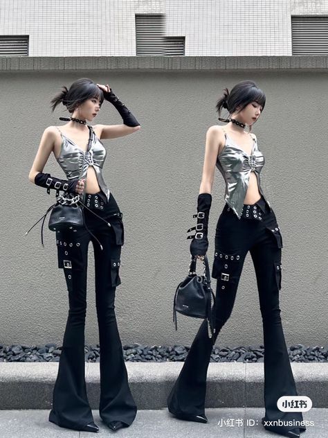 Edgy Futuristic Fashion, Futuristic Fashion Aesthetic Y2k, Simple Cyberpunk Outfit, Y3k Outfits Futuristic, Outfit Ideas Cyberpunk, Black And Silver Outfits For Women, Cyberpunk Rave Outfit, Cyberpunk Fashion Futuristic Clothing, Cyberpunk Fits