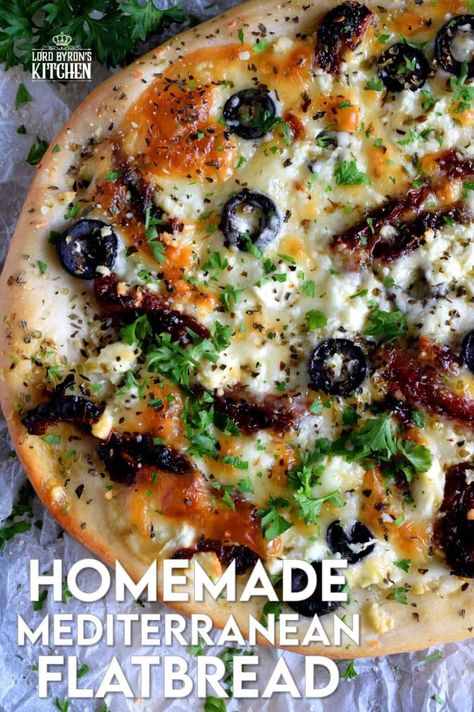 Homemade Mediterranean Flatbread - Lord Byron's Kitchen Mediterranean Flatbread Recipe, Mediterranean Diet Pizza, Mediterranean Flat Bread, Mediterranean Flatbread Pizza, Olive Flatbread, Mediterranean Bread, Greek Flatbread, Italian Flatbread, Flat Bread Recipe