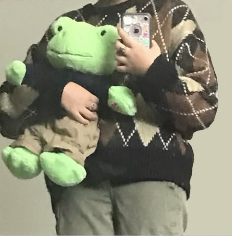 Definitely working on my wardrobe :)) Build A Bear Frog, Build A Bear Outfits, Fairy Garden Birthday Party, Cute Overalls, Frog Pictures, Bear Outfits, Very Scary, Cute Stuffed Animals, Cute Frogs