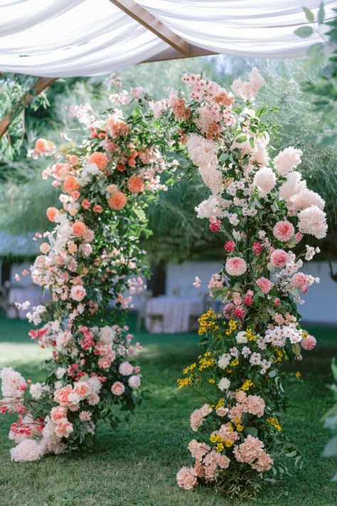 Dahlias Wedding, Wedding Arch Flowers, Arch Flowers, Wedding Ceremony Flowers, Ceremony Inspiration, Garden Party Wedding, Ceremony Arch, Ceremony Flowers, Wildflower Wedding