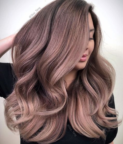 Chocolate mauve as a hair color is gorgeous and chic. Inside, learn everything you need to know about the shade, plus 17 examples of chocolate mauve hair. Chocolate Mauve Hair, Guy Tang, Hair Color Purple, Hair Color Pink, Winter Hair Color, Penteado Cabelo Curto, Brown Blonde Hair, Rose Hair, Hair Inspiration Color