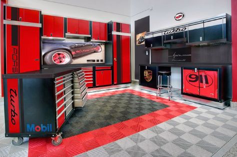 Porsche Themed Garage With Work Bench And Storage Cabinets Garage Boden, Garage Floor Tiles, Cool Garages, Mechanic Garage, Motorcycle Garage, Shelving Design, Floor Tile Design, Regal Design, Custom Garages