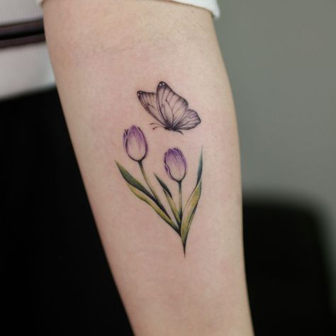 Tulip Tattoo Women, Tulip Tattoo Purple, Tulips And Butterfly Tattoo, Butterfly With Tulips Tattoo, Purple Tulips Tattoo, Tulip With Butterfly Tattoo, Tulip Butterfly Tattoo, Tulip And Butterfly Tattoo, Tulip Tattoo Design