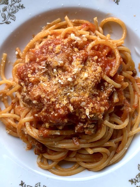 The Best Homemade Spaghetti Sauce with Beef (Spaghetti con Ragù) - Biting at the Bits The Best Spaghetti Sauce, Best Homemade Spaghetti, Best Homemade Spaghetti Sauce, Beef Spaghetti, Italian Spaghetti Sauce, Best Spaghetti Sauce, Homemade Spaghetti Sauce Recipe, Leftover Spaghetti, Ragu Sauce