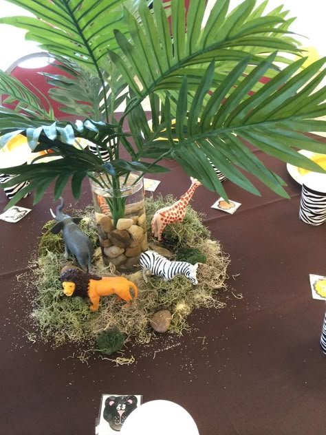 Safari Baby Shower Boy Centerpieces, Safari Baby Shower Girl, Safari Centerpieces, Safari Baby Shower Cake, Theme Bapteme, Safari Baby Shower Boy, Zoo Birthday Party, Jungle Thema, Baby Shower Safari Theme