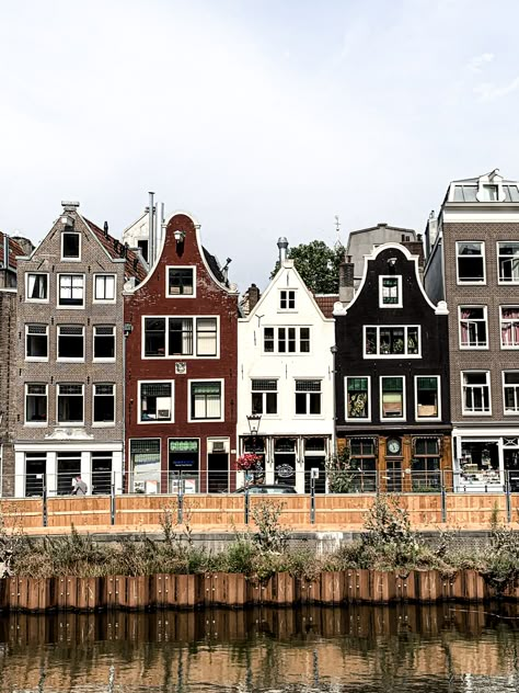 Amsterdam Houses Exterior, Amsterdam Houses Drawing, Netherlands House, Amsterdam Buildings, House Netherlands, Houses In Amsterdam, Canal House Amsterdam, Amsterdam Architecture, Dutch Houses