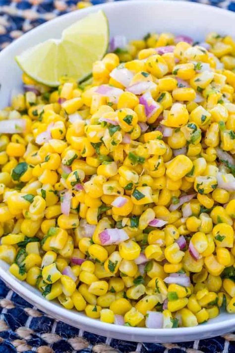 Chipotle Corn Salsa (Copycat) Chipotle Corn Salsa, Chipotle Corn, Chipotle Copycat Recipes, Chipotle Recipes, Fresh Corn Salad, Corn Salsa Recipe, Dinner Then Dessert, Corn Relish, Salsa Guacamole