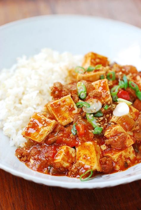 Mapo Tofu (Korean-Style) Korean Mapo Tofu Recipe, Tofu Substitute, Tofu Korean, Tofu Ideas, Korean Bapsang, Mapo Tofu Recipe, Tofu Cubes, Chili Bean, Popular Chinese Dishes