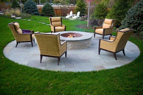 Perfect Yard, Patio With Fire Pit, Outdoor Firepits, Circular Patio, Small Outdoor Patios, Deck Fire Pit, Bluestone Patio, Fire Pit Furniture, Outdoor Patio Designs