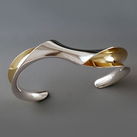 Twisted Cuff by Nancy Linkin, Contemporary Jewelry Yiqing Yin, Fold Forming, Twist Jewelry, Sculptural Jewelry, Modern Jewellery Design, Contemporary Jewellery, Sea Glass Jewelry, Contemporary Jewelry, Artistic Jewelry