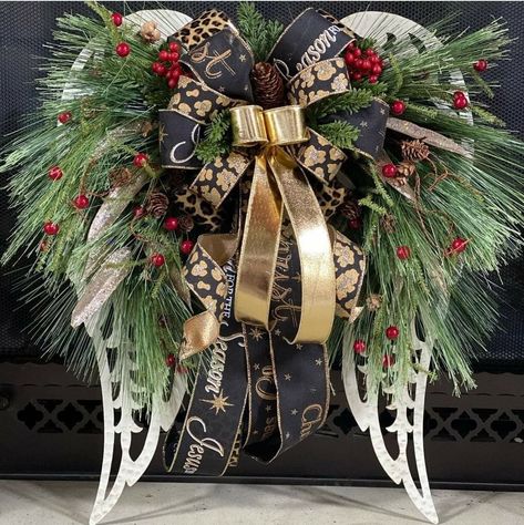 Wreaths For Funerals, Graveside Decorations, Easter Wreath Cross, Cemetary Decorations, Casket Flowers, Amazing Christmas Trees, Gravesite Decorations, Diy Floral Decor, Christmas Crafts Diy Projects