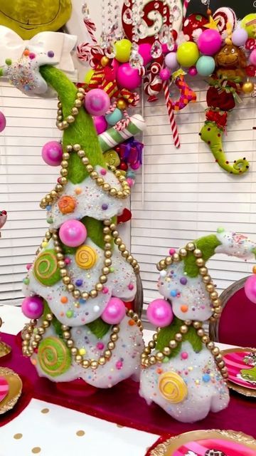 Animated Grinch, Whoville Christmas Decorations, Whimsical Christmas Decor, Christmas Tree Trimming, Whoville Christmas, Mr Grinch, Grinch Party, Grinch Christmas Decorations, Holiday 2022