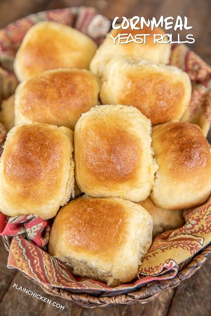 Cornmeal Yeast Rolls Easy Yeast Rolls, Homemade Yeast Rolls, Yeast Rolls Recipe, Thanksgiving Side Dishes Easy, Homemade Rolls, Slow Cooker Turkey, Baked Rolls, Plain Chicken, Yeast Rolls