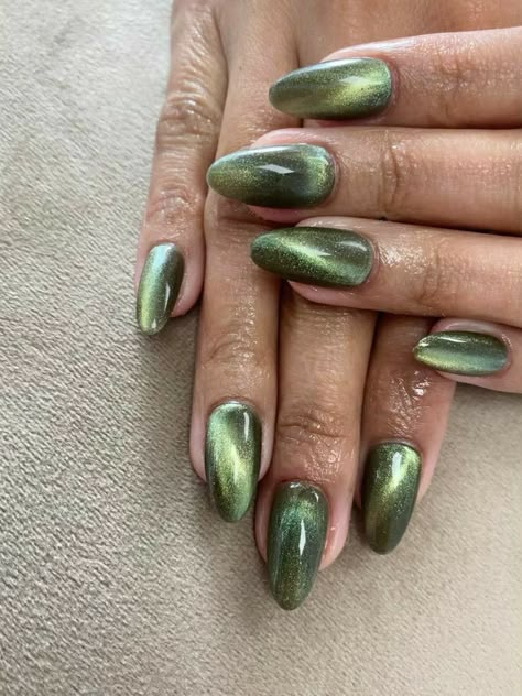 Green Nails Magnetic, Cat Eye Nails Green And Gold, Fall Nails Magnetic, Metallic Olive Green Nails, Olive Nails Almond, Velvet Nails Green, Magnetic Sparkle Nails, Chrome Green Nails Designs, Olive Glazed Nails