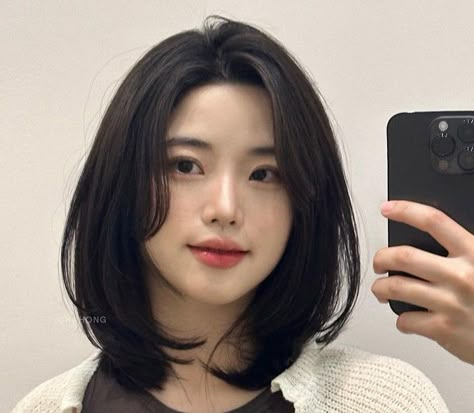 Asian Bob Haircut Oval Face, Short Hair Ideas For Oval Faces, Oval Face Korean Hairstyle, Bob Layered Oval, Layer Oval Haircut Short, Oval Layered Haircut Medium, Bob Cut For Oval Face, Potongan Bob, Haircut Oval Layer