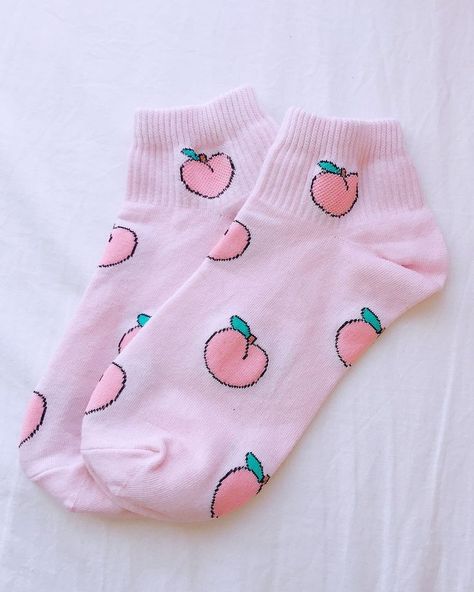 Mode Queer, Peach Aesthetic, Sock Outfits, Cute Socks, Baggy Pants, Patterned Socks, Pink Peach, Kawaii Clothes, Cool Socks