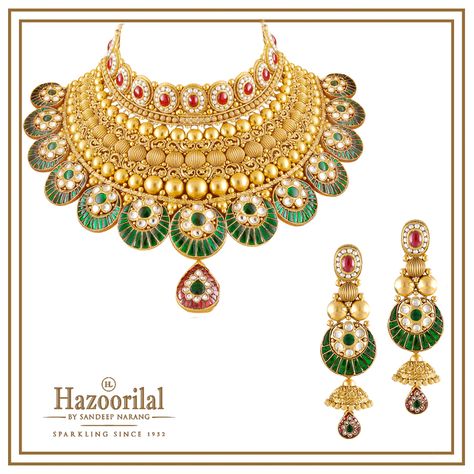 Hazoorilal Jewellers, Tikka Jewelry, Bride Jewelry Set, Asian Bridal Dresses, Indian Bridal Jewelry Sets, Gold Necklace Indian, Circle Mehndi Designs, Handmade Gold Jewellery, Gold Necklace Indian Bridal Jewelry