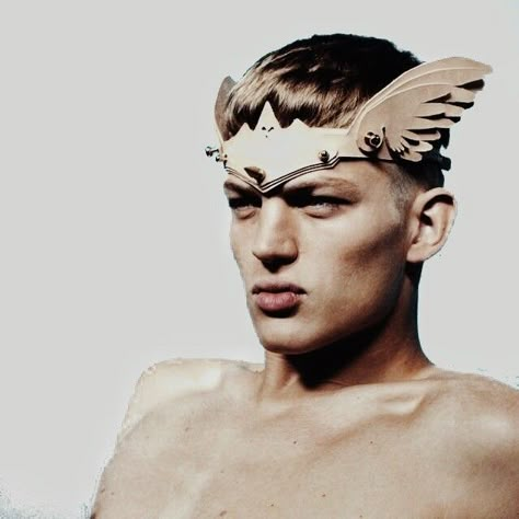 Greek Headpiece, Mythology Costumes, Greek God Costume, The Greek Gods, Greek Costume, Luke Castellan, Headpiece Diy, Aesthetic Gold, Greek Gods And Goddesses