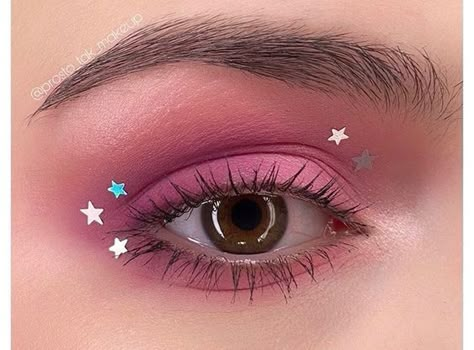 Christmas Eye Makeup Ideas, Christmas Eye Makeup, Hazel Eye Makeup, Rhinestone Makeup, Festival Ideas, Make Up Inspiration, Eye Makeup Ideas, Glitter Eye Makeup, Colorful Eye Makeup