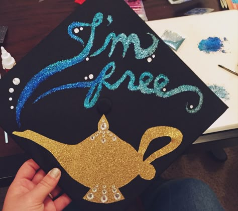 Disney Graduation Cap Decoration Aladdin's Lamp Graduation Cap Decoration Ideas, Disney Grad Caps, Cap Decoration Ideas, Disney Graduation Cap, Funny Graduation Caps, Creative Graduation Caps, Disney Graduation, College Grad Cap Ideas, Grad Cap Decorated