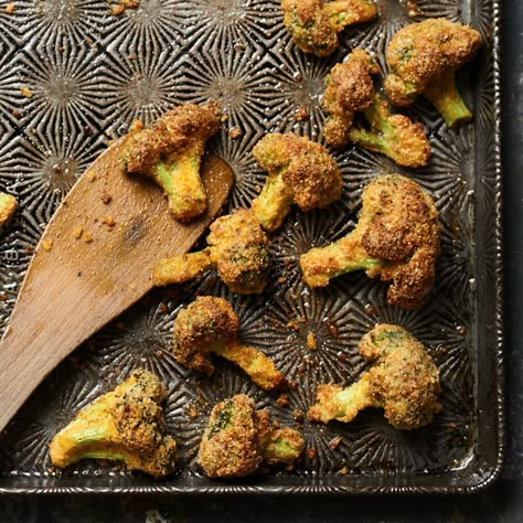 Parmesan Broccoli Bites Broccoli Bites, Parmesan Broccoli, Veggie Fries, Food And Nutrition, Healthy Sides, Easy Casserole Recipes, Fries In The Oven, Roasted Carrots, Healthy Delicious