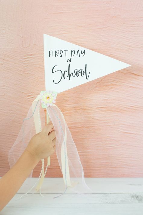 Back To School Flag Printable, First Day Of School Flag Printable Free, First Day Of School Flag, School Flag, Back To School Photos, First Day Of School Printable, First Day Of School Pictures, Back To School Pictures, Flag Printable