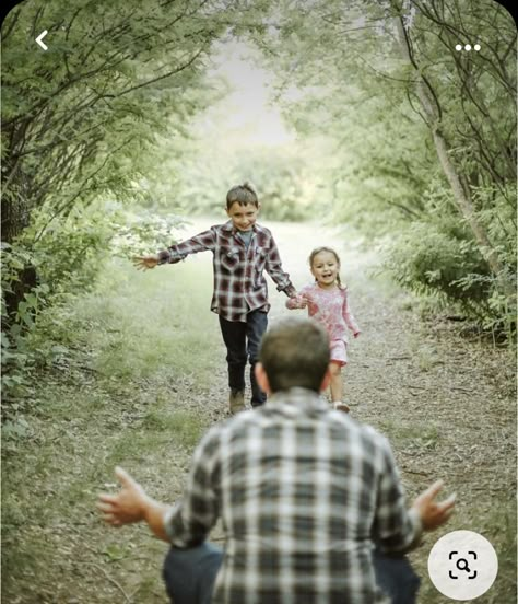 Father And Son Family Photos, Father’s Day Mini Shoot, Family Photo Ideas Summer, Father And Daughter Photo Ideas, Father’s Day Mini Photoshoot, Dad And 2 Kids Photoshoot, Kid Family Photoshoot, Photography Poses For Children, Lake Photoshoot Family