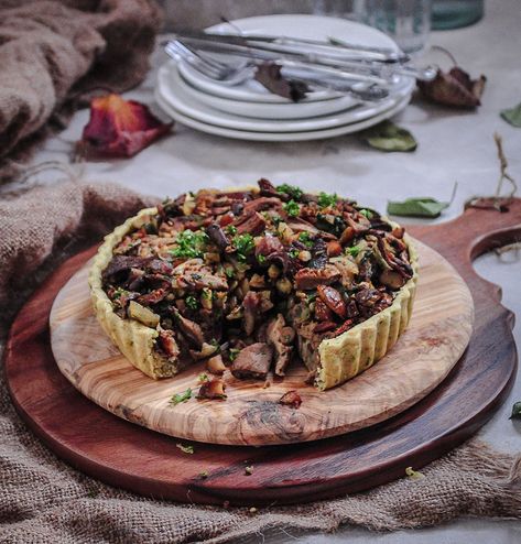 Chestnut, Mushroom & Caramelised Onion Tart | Vegan Food & Living Chestnut Mushroom, Tart Vegan, Caramelised Onion Tart, Mushroom Tart, Chestnut Recipes, Vegan Christmas Dinner, Caramelised Onion, Onion Tart, Vegan Christmas Recipes