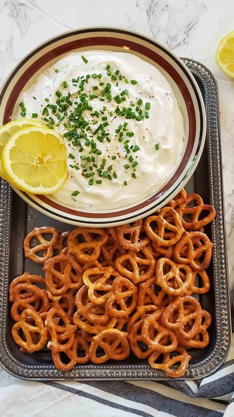 Savory Sour Cream and Chives Dip recipe will delight your taste buds! Indulge in the perfect balance of tangy sour cream, aromatic chives, and a hint of lemon. This creamy and flavorful dip is a crowd-pleaser that elevates any snack or appetizer. Try it with potato chips, vegetable sticks, or as a delectable topping for baked potatoes. A must-try recipe for easy party appetizer #SourCreamDip #ChivesRecipe #FlavorfulAppetizers" Cream Cheese Sour Cream Dip, Chive Dip Recipes, Sour Cream Chive Dip, Sour Cream And Onion Chips, Chive Dip, Onion Chips, Chives Recipe, Sour Cream Dip, Vegetable Sticks