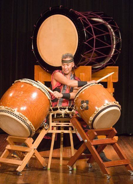 Endo brings Japanese taiko drumming to Kent | Kent Reporter Taiko Drum, Music Motivation, Religious Ceremony, Recorder Music, Performing Arts Center, Chinese History, Traditional Music, Percussion Instruments, Arts Center