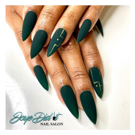 Matte Emerald Green Nails, Dark Green Matte Nails, Matt Green Nails, Matte Green Nails Design, Green Matte Nails Design, Evergreen Nails, Forest Green Nail Designs, Green Matte Nails, Hunter Green Nails