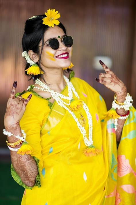 Haldi Ceremony Bride, Haldi Bride Poses, Haldi Girl, Haldi Boy, Bride Haldi Poses, Haldi Photo Shoot, Haldi Stills, Haldi Pic, Haldi Groom