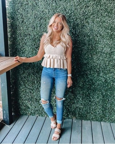 Dressy Top And Jeans Outfit, Simple Easter Outfit Women Jeans, Cute Outfits With Tank Tops, Outfits With Mom Jeans Summer, Jeans And Tank Top Outfit Summer, Sweater Tank Top Outfit Summer, Summer Church Outfit Jeans, Sunday Outfit Church Casual Jeans, Church Outfits With Jeans