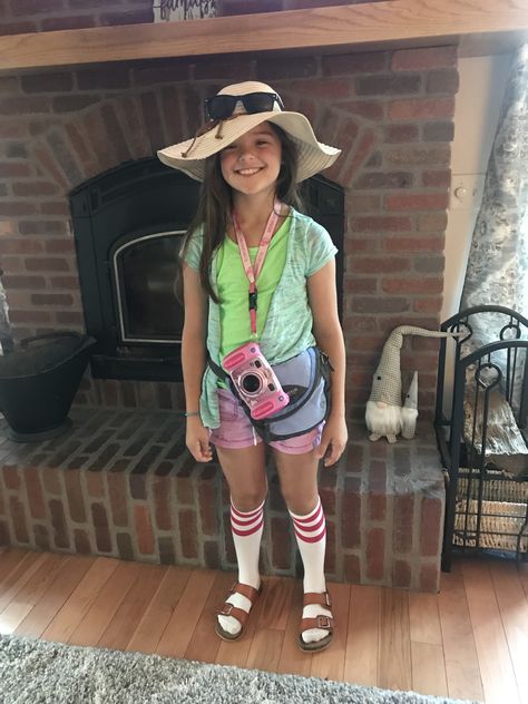 Tourist Costume Spirit Weeks, Crazy Tourist Costume, Tacky Tourist Outfit Teacher, Tacky Tourist Outfit For Kids, Wacky Tourist Outfit Spirit Week, Tourist Outfit Spirit Week Kids, Vacation Dress Up Day At School, Diy Tourist Costume, Fashion Disasters Outfit Spirit Week