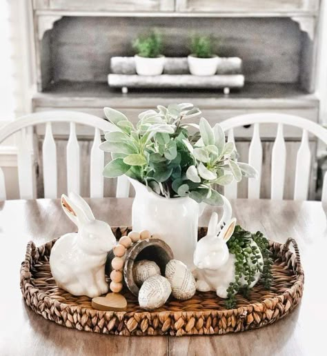 Easter Decorations For The Home That You'll Love | Image © White.Oak.Shop | Are you looking for Easter farm house decor ideas and Spring farmhouse decor ideas? These farmhouse decorations include farmhouse table centrepieces, farmhouse kitchen ideas, farmhouse living room ideas and so much more! | Rustic decor | Rustic centerpieces | Easter centerpieces | #easterdecorations #eastercrafts #easterdecor #farmhousedecor #farmhouse #springfarmhousedecor #rustic Simple Easter Decor, Diy – Velikonoce, Diy Osterschmuck, Interior Design Minimalist, Easter Decorations Ideas, Easter Craft Decorations, Easy Easter Decorations, Easter Decorations Dollar Store, Easter Decorations Vintage