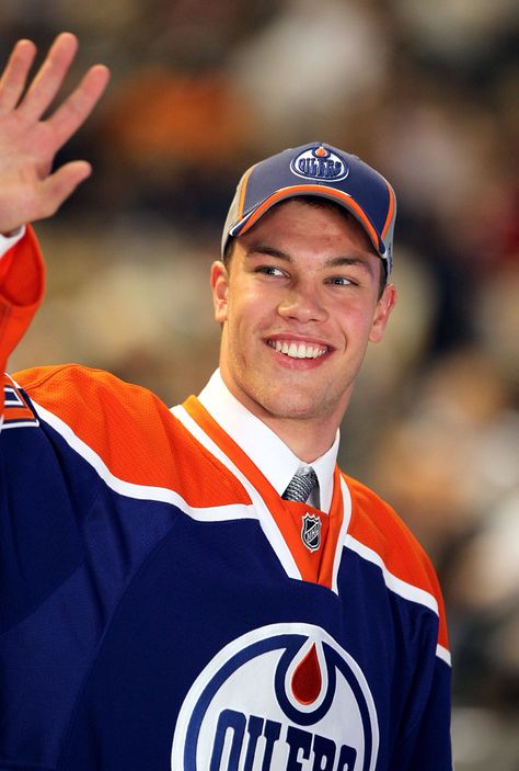 taylor hall Taylor Hall, Hockey Players, Nhl, Captain Hat, Hockey, Baseball Cards, Baseball, Sports, Ice Hockey