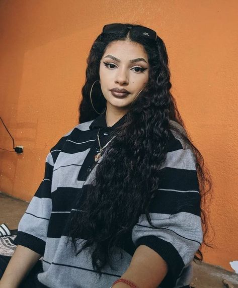 Cholas Makeup 90s, Cholla Makeup, Latina Goth Fashion, 90s Chicana Makeup, Chicana Hairstyles 90s, Chicana Makeup 90s, Chicano Makeup, Chola Hairstyle, Chola Makeup Latina