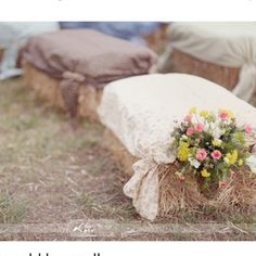 Hay Bale Seating, Backyard Engagement, Festival Style Wedding, Barn Party, Daughters Wedding, Deco Champetre, Seating Ideas, Quince Ideas, Hay Bales