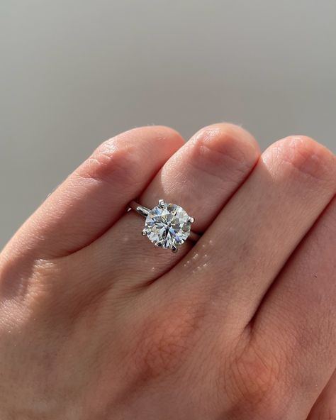 Round Engagement Ring💍 This classic shape makes for a sparkly diamond that truly outshines all others. If you want something elegant and classy, but also blindingly brilliant, you cannot go wrong with a Round Brilliant Cut✨ Start customizing your dream ring💍link in bio . . . wedding rings, custom jewelry, jewelry trends, ring inspo, ring inspiration #ringinspiration #ringinspo #jewelrydesign #weddingrings #rounddiamonds #roundengagementring Platinum Round Engagement Rings, Solitaire Engagement Ring Cushion Cut, Engagement Rings Small Hands, 3 Carat Round Engagement Ring, 2ct Round Engagement Ring, Engangement Rings, Oval Engagement Ring Silver, Circle Engagement Rings, Engagement Rings Simple