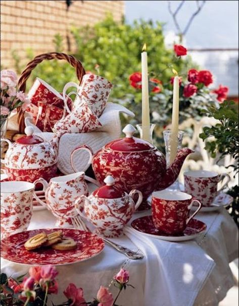 Beautiful Red and White china!  I <3 Red! طقم شاي, Vibeke Design, Christmas Tablescape, China Dishes, White Dishes, Red Kitchen, My Cup Of Tea, Chocolate Pots, Cups And Saucers